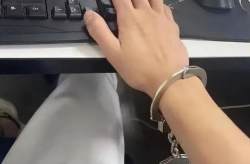体验戴手铐,束缚与自由的微妙边界